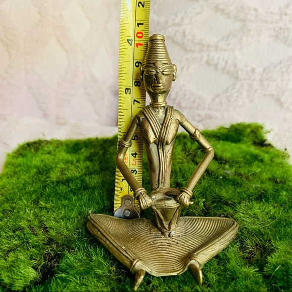 Dhokra brass color sitting lady musician tribal drummer figure table accent - Picture 11 of 15